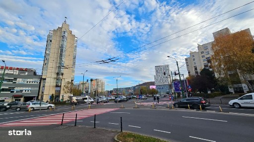 Spatiu comercial Centrul -Civic, stradal,1000 Euro