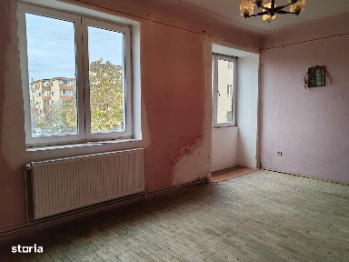 Apartament 3 camere structură foarte mare