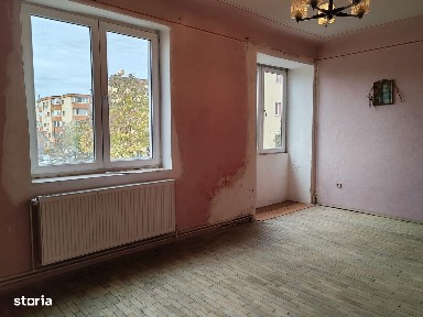 Apartament 3 camere structură foarte mare