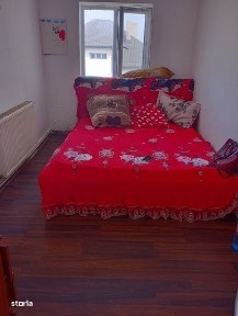 Vind apartament cu 4 camere gara liga parculetul mic fetesti