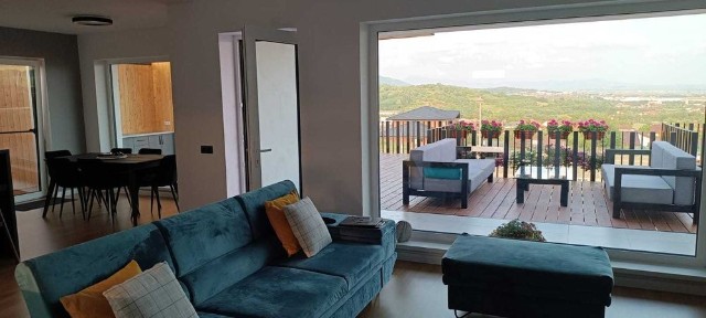 Casa moderna cu o priveliste EXTRAORDINARA!