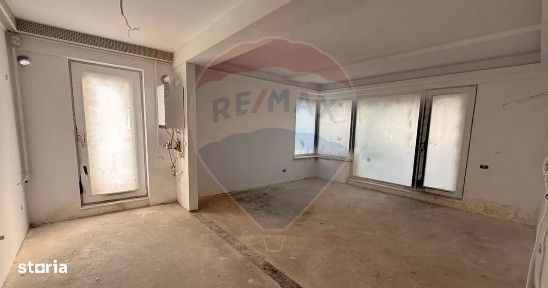 Vanzare Apartament 4 cu camere cu curte / loc parcare/ ultracentral