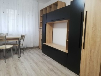Inchiriez apartament 2 camere, Tg. Mures, 7 Noiembrie