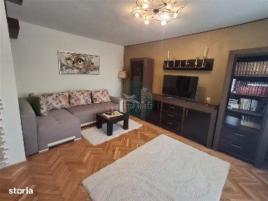 Apartament 3 camere decomandat 2 bai pivnita zona Sub Arini