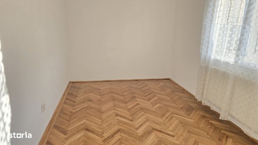 Vand sau inchiriez apartament 4 camere, Deva, Pieta Centrale, etaj 3
