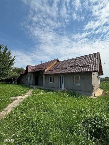 De vanzare casa la 10 min de Roman cu 4 camere, teren 500 mp, 65.000€