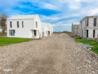 Casa la sol in Valu lui Traian, pe partea dreapta, ST 400mp