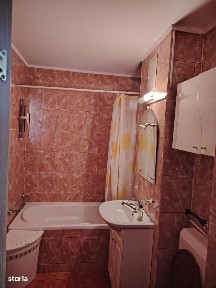 Vând garsoniera Mioveni-Robea, etaj 3,mobilată, 43mp