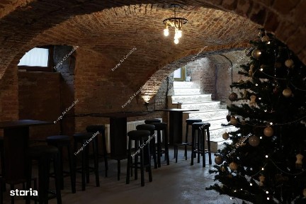 SAD - Spatiu comercial central de 160mp - ideal pentru cafenea, crama
