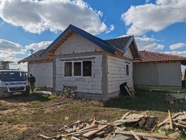 Căsuța noua la roșu,la preț de garsoniera