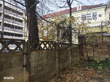DE VÂNZARE - Spațiu/apartament la demisol, în centrul orașului