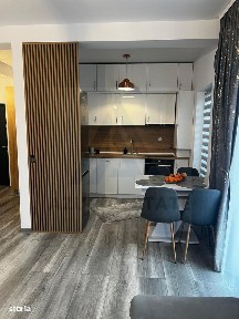 Apartament ultrafinisat 2 camere curte proprie si parcare in Selimbar