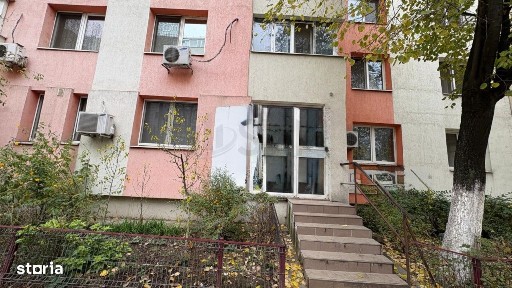 De vanzare spatiu comercial la parterul unui bloc 3 camere
