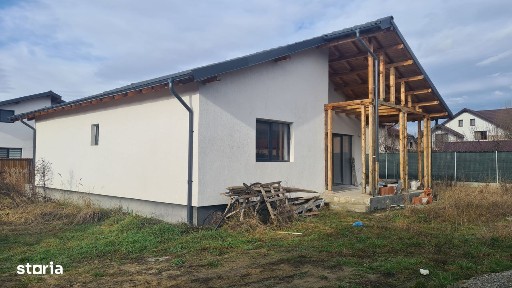 Casă de vânzare în Curtea de Argeș.