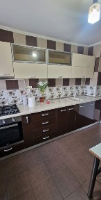 Ofer spre închiriere apartament două camere Mioveni, zonă centrală