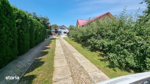 Vand casa in Scheia la asfalt