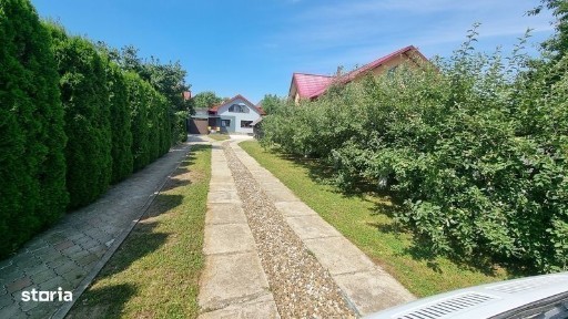 Vand casa in Scheia la asfalt