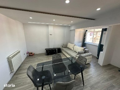 Vand apartament cu 3 camere decomadat ultracentral