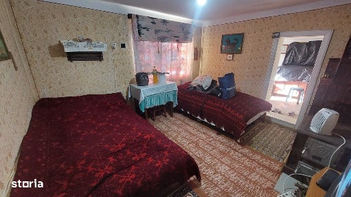 Casa de vanzare in centrul comunei Davidesti pret 93.000 lei neg.