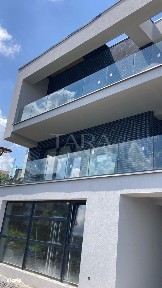 Arhitectura contemporana. Parte de duplex. Cartierul nou Câmpului.