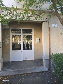 Vand Apartament cu 2 Camere Decomandat la Et 2 Zona Centrala Peco Mol