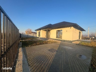 Casa pe parter, cu 3 camere, din caramida, in Bucium