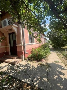 Casa de Locuit cu Teren si Curte Mare