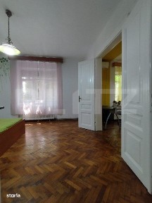 Casa istorica, 2 apartamnte, curte proprie- posibilitati multiple, zon