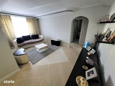 3 camere Micro 21 pret 92000 euro