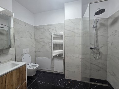 Inchiriez ap. 2 camere, prima inchiriere, loc parcare