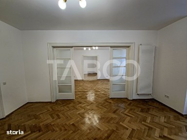 Apartament de inchiriat 4 camere si bucatarie separata Centrul Istoric