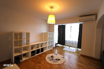 Apartament cu 3 camere in Centru langa Banca Nationala