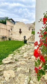 Casa individuala finisata cu gust si personalitate.