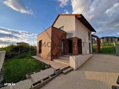 Casa premium la intrare in Chinteni, 514 mp teren, panouri solare