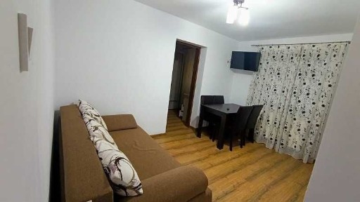 Inchiriez apartament cu 2 camere în Curtea de Argeș.