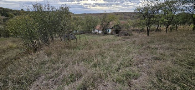 Casa cu teren intravilan 1400 mp