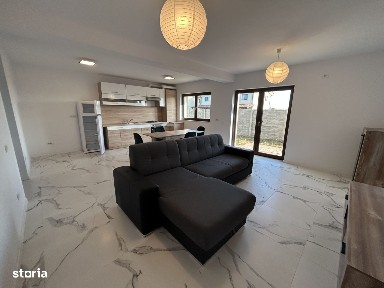 Casă înșiruită de închiriat -Mobilata-Utilată