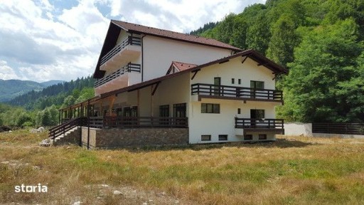Pensiune / Hotel in Voineasa si 11 561 mp teren intravilan