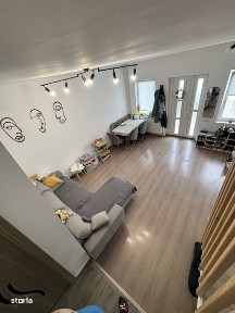 Casa de mijloc dintr-un triplex