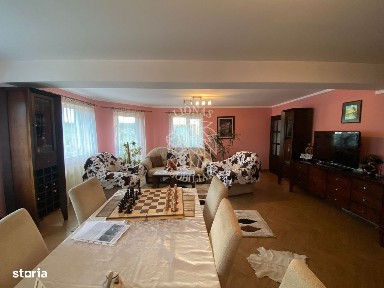 Casa 210 mp-garaj-curte amenajata-panouri solare-Ghinda