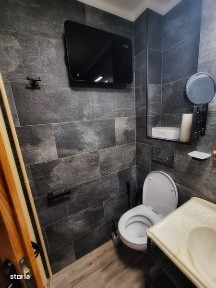 Închiriez garsoniera moderna si cocheta cu vedere la bulevard