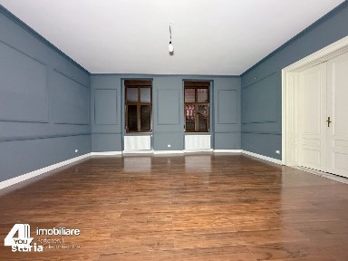Casă S+P+M zonă Ultracentrală la curte cu 2 vecini, recent renovată