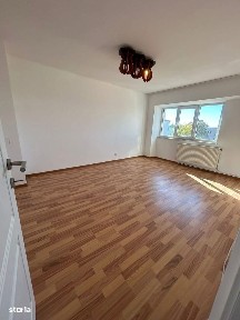 De vanzare 3 camere cu balcon, zona Pietonal, renovat complet, 65.000€