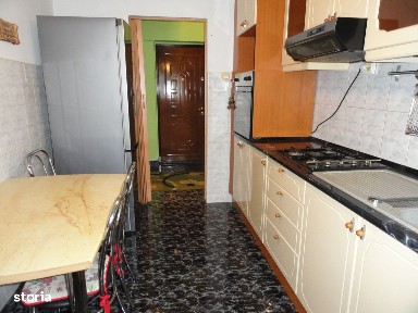 Apartament 2 camere decomandat etaj intermediar 85 mp la Z-uri Vlaicu
