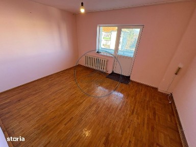 Apartament 3 camere decomandate Zona excelenta C.R VIVU