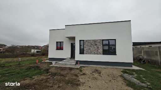 Casa individuala - 3 camere - 2 bai - 378 mp teren