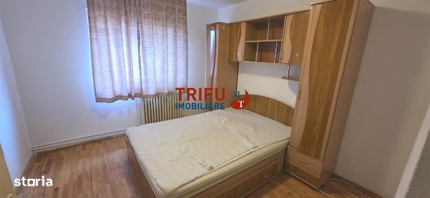 Apartament et. 2, 3 camere, decomandat zona Piata