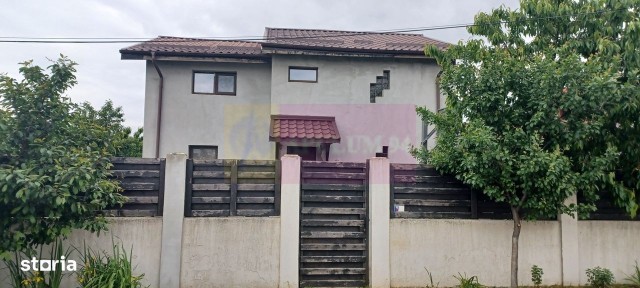 Săbăreni, casă 2011, P+M 4 camere + dependințe, curte 500 mp