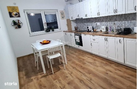 Casa 4 camere 2 bai pod curte Zona Triajului
