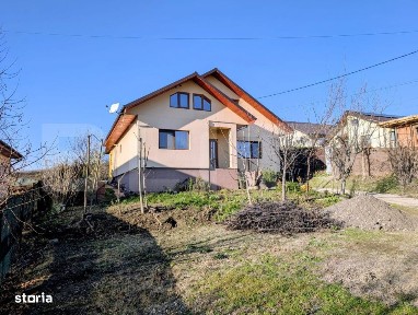 Casa spatioasa cu mansarda, 190 mp utili, teren generos